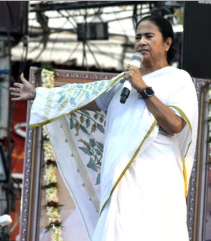 कुछ जजों के फैसलों में कोई बुनियादी योग्यता नहीं : ममता बनर्जी