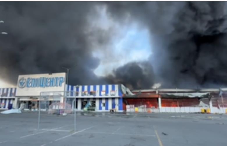 रूसी सेना ने खार्किव में एक स्टोर पर हमला किया, दो की मौत और 33 घायल 