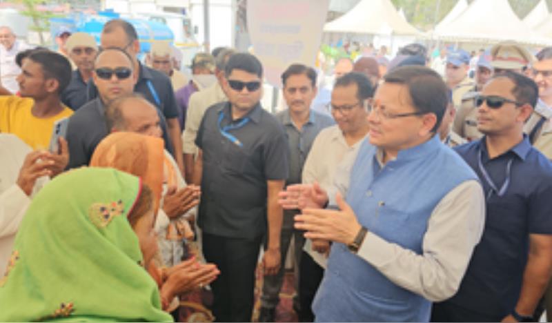 सीएम धामी ने चारधाम यात्रा व्यवस्थाओं का लिया जायजा, श्रद्धालुओं से की मुलाकात 