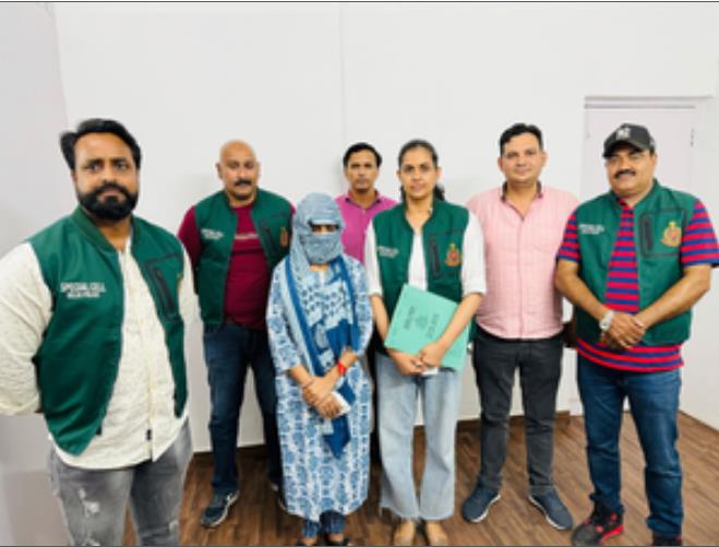 वांटेड 'लेडी डॉन' को दिल्ली पुलिस ने किया गिरफ्तार वांटेड 'लेडी डॉन' को दिल्ली पुलिस ने किया गिरफ्तार