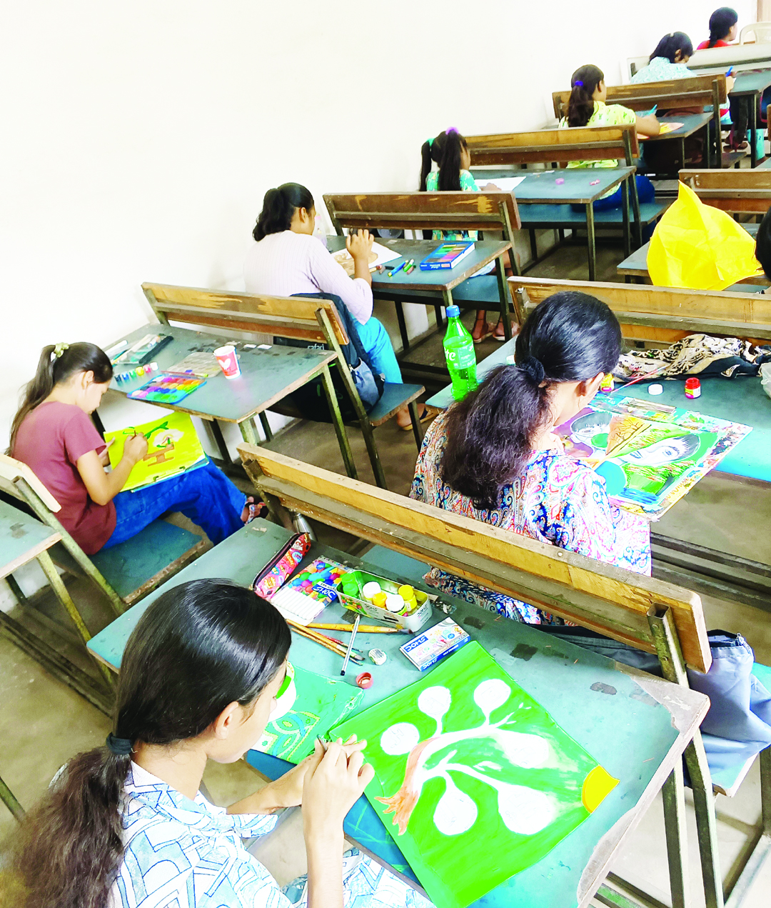 अग्रसेन महावि पोस्टर स्पर्धा में सौम्या और भव्यता विजेता अग्रसेन महावि पोस्टर स्पर्धा में सौम्या और भव्यता विजेता