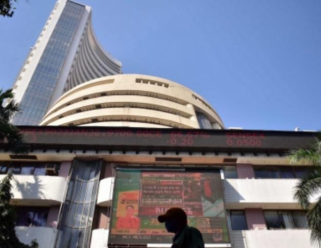 सेंसेक्स 617 अंक गिरकर हुआ बंद, आईटी और मेटल शेयरों में बिकवाली सेंसेक्स 617 अंक गिरकर हुआ बंद, आईटी और मेटल शेयरों में बिकवाली