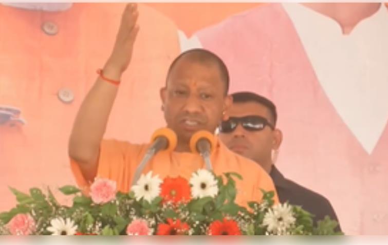 इंडी गठबंधन 'भानुमती का पिटारा', जितने दल, उतने खेमे : सीएम योगी इंडी गठबंधन 'भानुमती का पिटारा', जितने दल, उतने खेमे : सीएम योगी