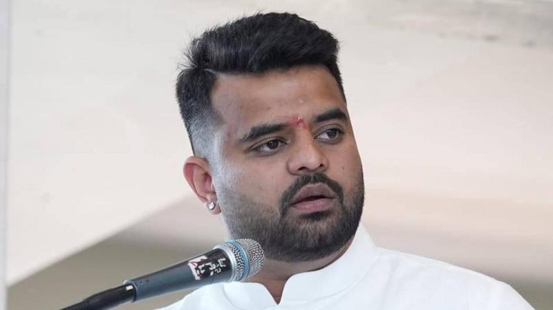 जर्मनी से लौटते ही प्रज्वल रेवन्ना को पुलिस ने गिरफ़्तार किया, कोर्ट में होंगे पेश