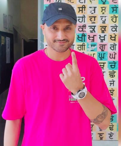 हर किसी को मतदान करना चाहिए : हरभजन सिंह
