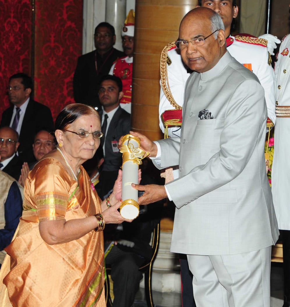 भारतीय परिवारों की आत्मीय कथाकार