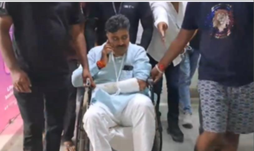राजस्थान में सड़क हादसे में बाल-बाल बचे नेता प्रतिपक्ष टीकाराम जूली राजस्थान में सड़क हादसे में बाल-बाल बचे नेता प्रतिपक्ष टीकाराम जूली
