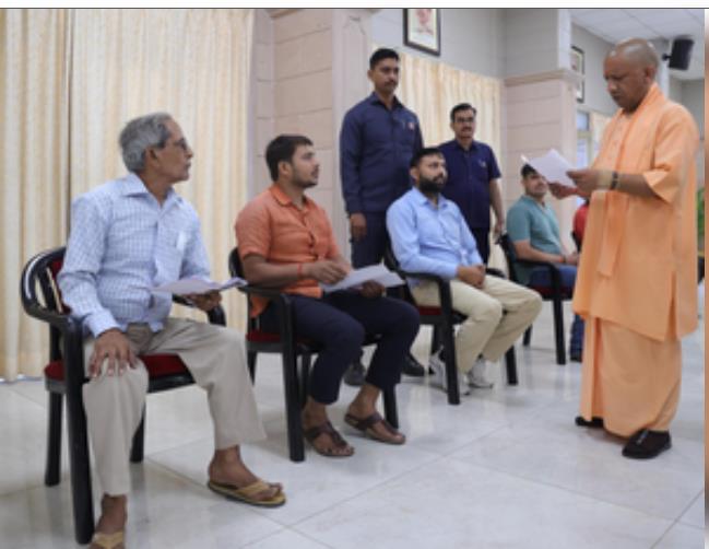 जनता दरबार में सीएम योगी ने कहा, जमीन पर कब्जा बर्दाश्त नहीं 