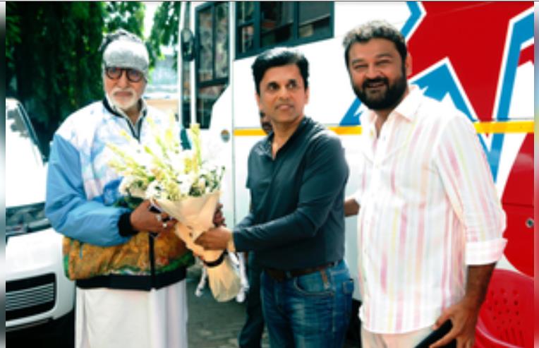 गुजराती फिल्म 'फक्त पुरुषो माटे' में स्पेशल अपीयरेंस में नजर आएंगे अमिताभ बच्चन गुजराती फिल्म 'फक्त पुरुषो माटे' में स्पेशल अपीयरेंस में नजर आएंगे अमिताभ बच्चन