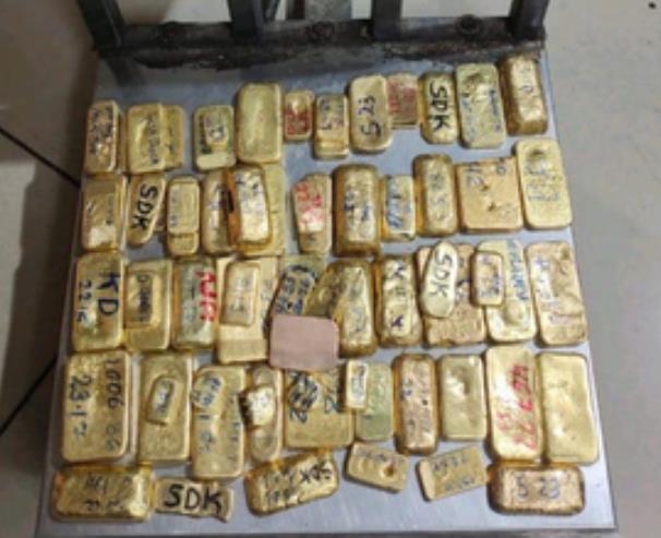 सोने की तस्करी मामले में दो विदेशी महिला मुंबई एयरपोर्ट से गिरफ्तार 