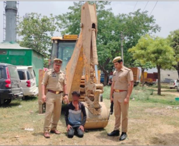हापुड़ में टोल प्लाजा पर तोड़फोड़ करने वाला जेसीबी चालक गिरफ्तार हापुड़ में टोल प्लाजा पर तोड़फोड़ करने वाला जेसीबी चालक गिरफ्तार