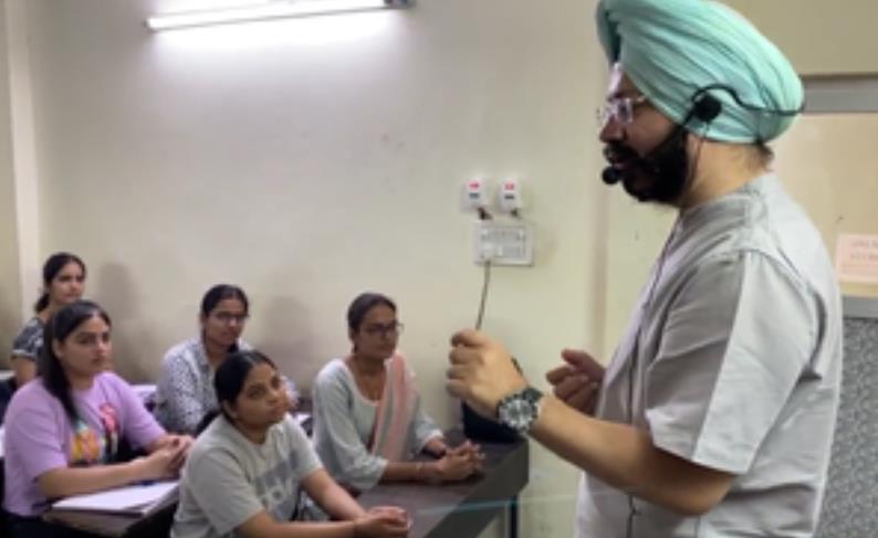 नीट-यूजी 2024 : प्रोफेसर एमपी सिंह ने नीट परीक्षा को बड़ा स्कैम बताया नीट-यूजी 2024 : प्रोफेसर एमपी सिंह ने नीट परीक्षा को बड़ा स्कैम बताया