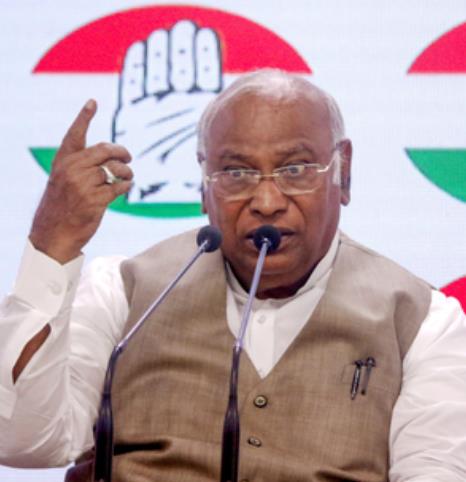 नीट में 'पैसे दो, पेपर लो' का खेल हुआ है : कांग्रेस अध्यक्ष खड़गे नीट में 'पैसे दो, पेपर लो' का खेल हुआ है : कांग्रेस अध्यक्ष खड़गे