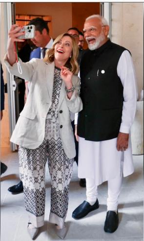 मेलोनी ने किया सेल्फी वीडियो शेयर, अब पीएम मोदी ने दिया ये रिएक्शन मेलोनी ने किया सेल्फी वीडियो शेयर, अब पीएम मोदी ने दिया ये रिएक्शन