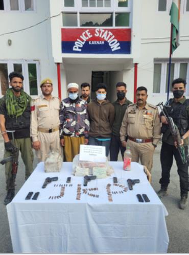 कुपवाड़ा में नार्को-टेरर मॉड्यूल का भंडाफोड़, तीन गिरफ्तार कुपवाड़ा में नार्को-टेरर मॉड्यूल का भंडाफोड़, तीन गिरफ्तार