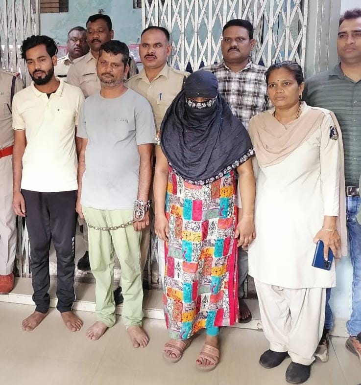 प्रेमी के साथ मिलकर पति को रास्ते से हटाया पत्नी ने प्रेमी के साथ मिलकर पति को रास्ते से हटाया पत्नी ने