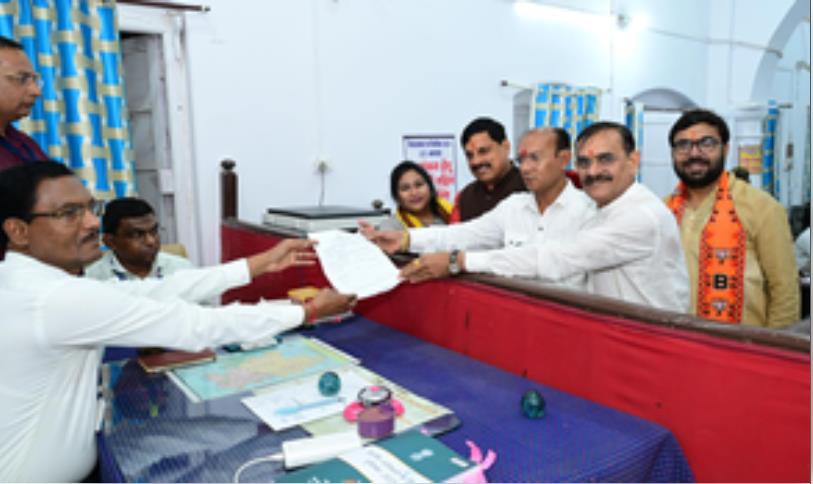 मध्य प्रदेश की अमरवाड़ा से भाजपा उम्मीदवार कमलेश शाह ने दाखिल किया नामांकन मध्य प्रदेश की अमरवाड़ा से भाजपा उम्मीदवार कमलेश शाह ने दाखिल किया नामांकन