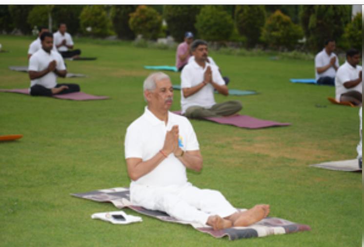 बिहार में पार्कों से लेकर घरों तक लोगों ने किया योग, मंत्री भी हुए शामिल बिहार में पार्कों से लेकर घरों तक लोगों ने किया योग, मंत्री भी हुए शामिल