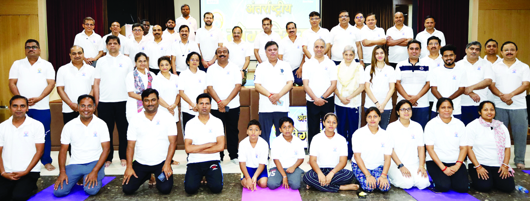 एनटीपीसी में स्वयं और समाज के लिए योग जीवन सूक्ष्म पोषक तत्व व्याख्यान के साथ योग का अभ्यास 