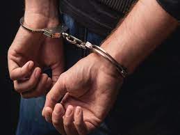 विमान में बम रखे होने की झूठी सूचना देने के आरोप में एक व्यक्ति गिरफ्तार विमान में बम रखे होने की झूठी सूचना देने के आरोप में एक व्यक्ति गिरफ्तार