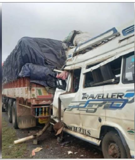 कर्नाटक : सड़क दुर्घटना में 8 महिलाओं और 2 बच्चों समेत 13 की मौत कर्नाटक : सड़क दुर्घटना में 8 महिलाओं और 2 बच्चों समेत 13 की मौत