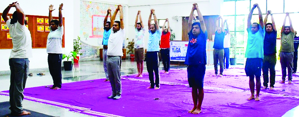 ट्रिपल आईटी में स्वयं और समाज के लिए योग भावना ट्रिपल आईटी में स्वयं और समाज के लिए योग भावना