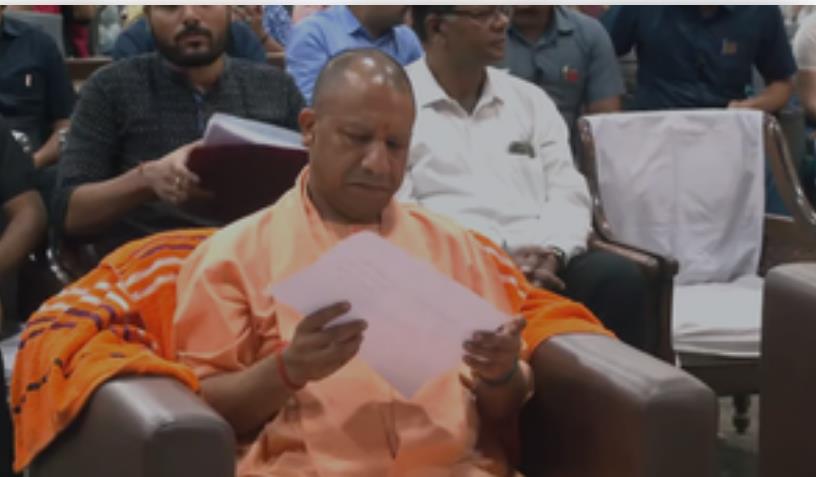 शिक्षकों का सम्मान वर्तमान और भावी पीढ़ी का सम्मान है : सीएम योगी शिक्षकों का सम्मान वर्तमान और भावी पीढ़ी का सम्मान है : सीएम योगी