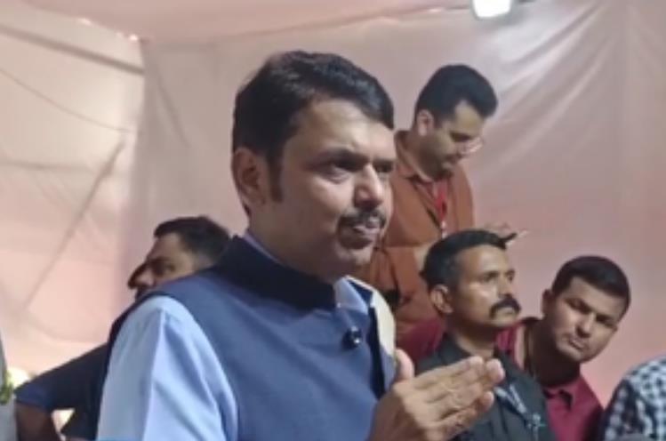 अंग्रेजों के कानून को हमने नकारा, पीएम मोदी-अमित शाह को बधाई : फडणवीस अंग्रेजों के कानून को हमने नकारा, पीएम मोदी-अमित शाह को बधाई : फडणवीस