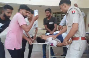 जयपुर : ट्रैक्टर-ट्रॉली ने पुलिस गश्ती दल को मारी टक्कर, हेड कांस्टेबल की मौत जयपुर : ट्रैक्टर-ट्रॉली ने पुलिस गश्ती दल को मारी टक्कर, हेड कांस्टेबल की मौत
