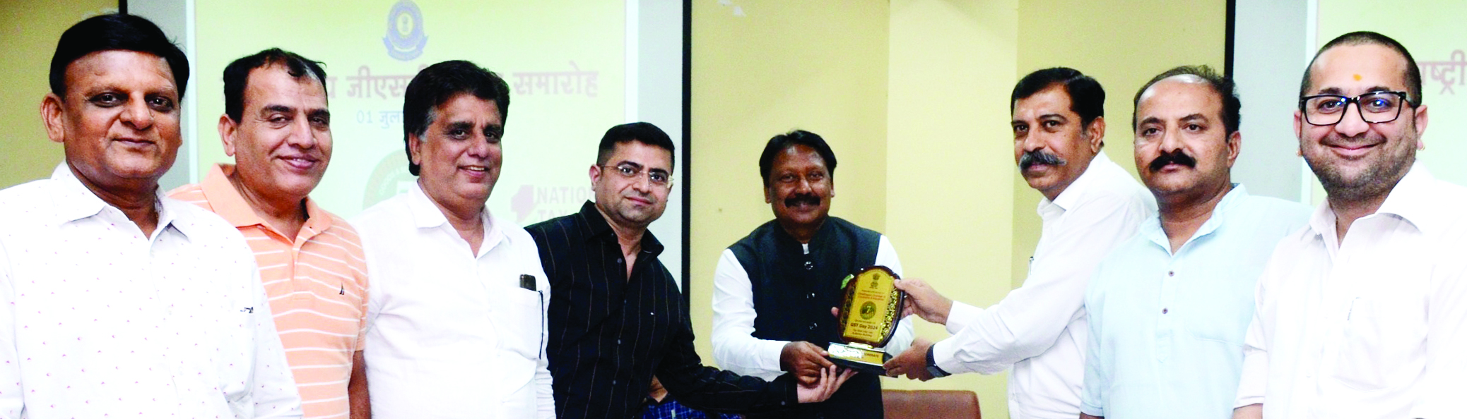 चेम्बर को सीजीएसटी आयुक्त का उत्कृष्ट कर अनुपालन सम्मान चेम्बर को सीजीएसटी आयुक्त का उत्कृष्ट कर अनुपालन सम्मान