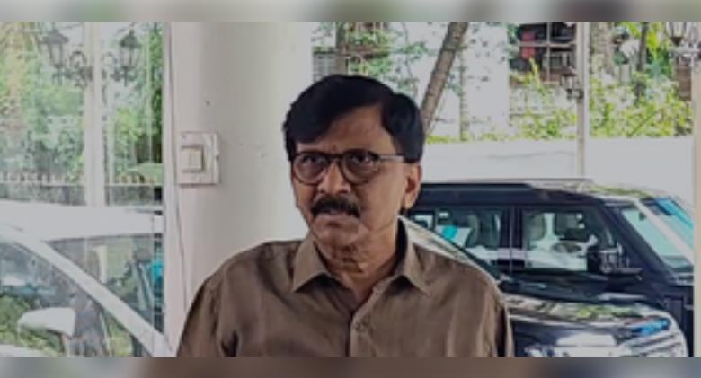 हाथरस हादसे को लेकर संजय राउत ने साधा केंद्र पर निशाना, उठाए कई गंभीर सवाल हाथरस हादसे को लेकर संजय राउत ने साधा केंद्र पर निशाना, उठाए कई गंभीर सवाल