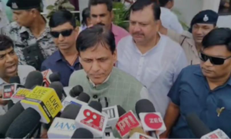 हाथरस घटना पर केंद्रीय गृह राज्यमंत्री ने कहा, जांच के आधार पर होगी कार्रवाई हाथरस घटना पर केंद्रीय गृह राज्यमंत्री ने कहा, जांच के आधार पर होगी कार्रवाई