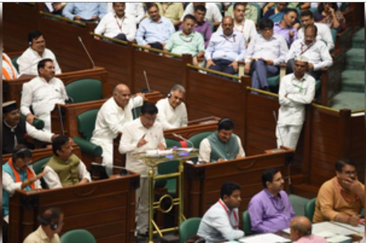 मध्य प्रदेश में जल जीवन मिशन में गड़बड़ी का आरोप, विपक्ष का सदन से वॉक आउट मध्य प्रदेश में जल जीवन मिशन में गड़बड़ी का आरोप, विपक्ष का सदन से वॉक आउट