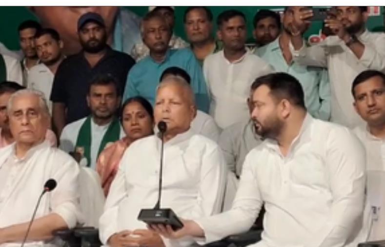 लालू प्रसाद यादव का बड़ा दावा, अगस्त में गिर जाएगी केंद्र की एनडीए सरकार लालू प्रसाद यादव का बड़ा दावा, अगस्त में गिर जाएगी केंद्र की एनडीए सरकार