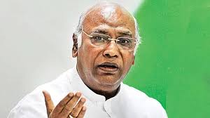 नीट मामले में सफेद झूठ बोल रही है सरकार: खरगे
