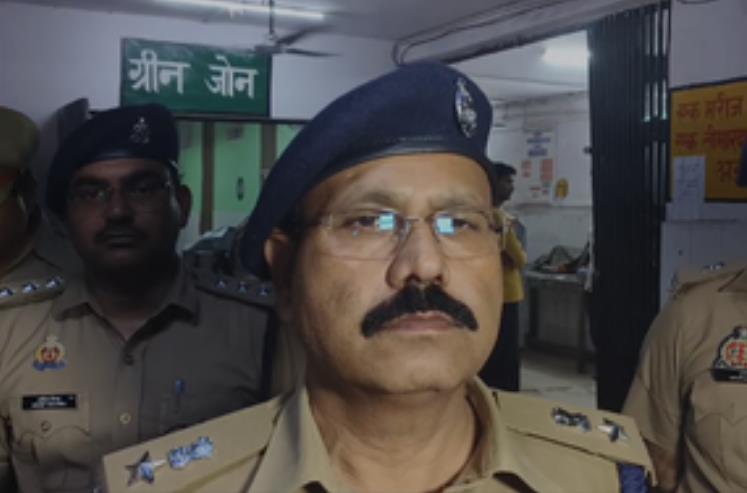 हरदोई में गोकशों और पुलिस के बीच मुठभेड़, अवैध हथियार बरामद हरदोई में गोकशों और पुलिस के बीच मुठभेड़, अवैध हथियार बरामद