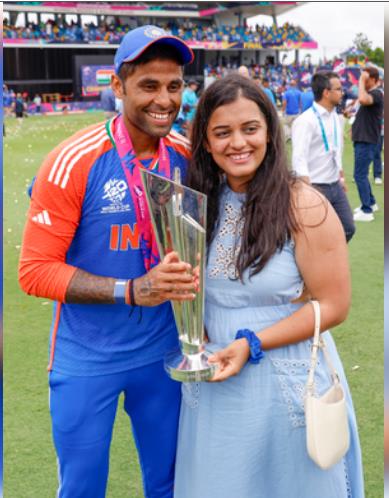 टी20 वर्ल्ड कप जीत के बाद सूर्यकुमार पत्नी देविशा के साथ मारिगुडी मंदिर गए 