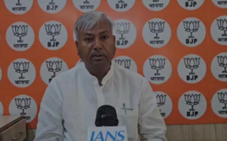 देश संविधान से चलता है, कुरान और गीता से नहीं : भाजपा नेता जुगल किशोर देश संविधान से चलता है, कुरान और गीता से नहीं : भाजपा नेता जुगल किशोर