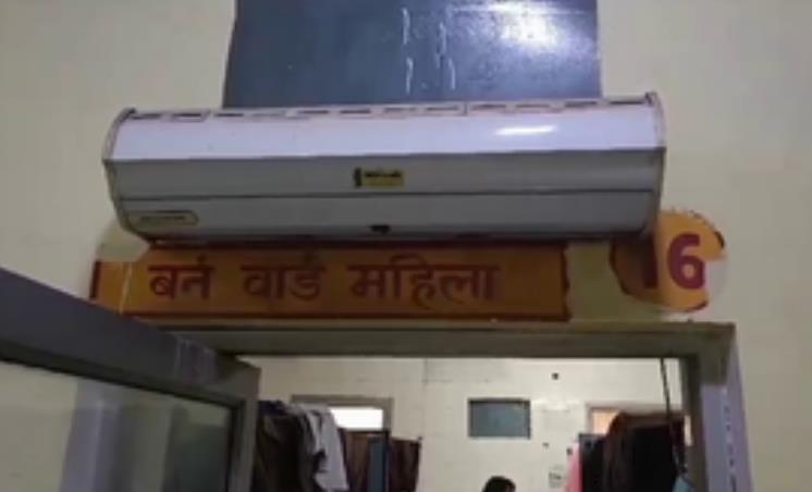 रायबरेली में एक ही परिवार के तीन लोगों को जिंदा जलाया, एक की मौत रायबरेली में एक ही परिवार के तीन लोगों को जिंदा जलाया, एक की मौत