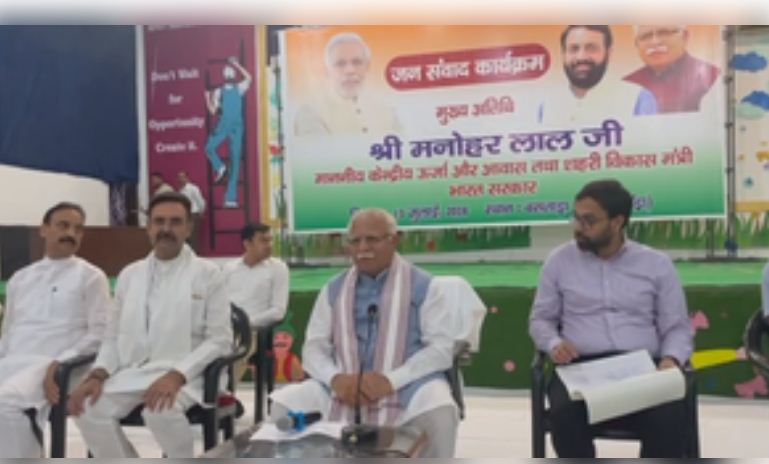 करनाल में मनोहर लाल खट्टर का जनता दरबार, सुनी लोगों की समस्याएं 