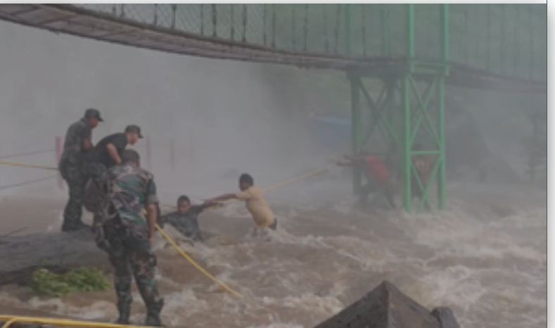 झील में रील बनाने के चक्कर में डूबने लगे आधा दर्जन लोग, वनकर्मियों ने बचाई सभी की जान 