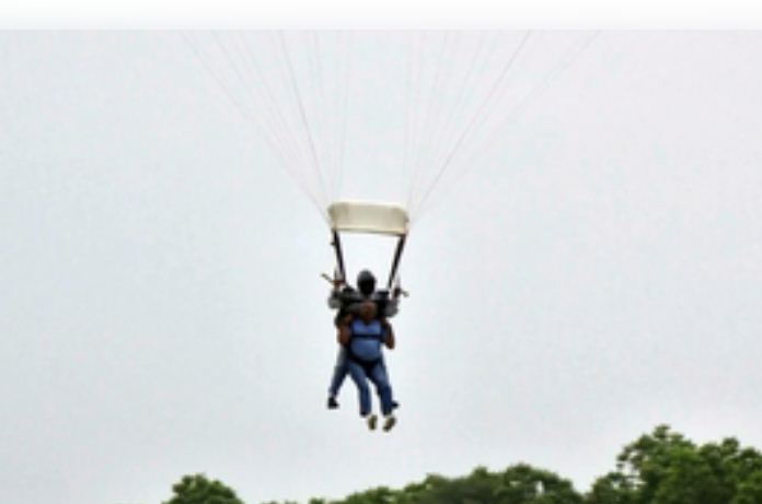 विश्व स्काईडाइविंग डे 2024: गजेंद्र सिंह शेखावत ने 12 हजार मीटर की ऊंचाई से जंप लगाकर किया सेलिब्रेशन 