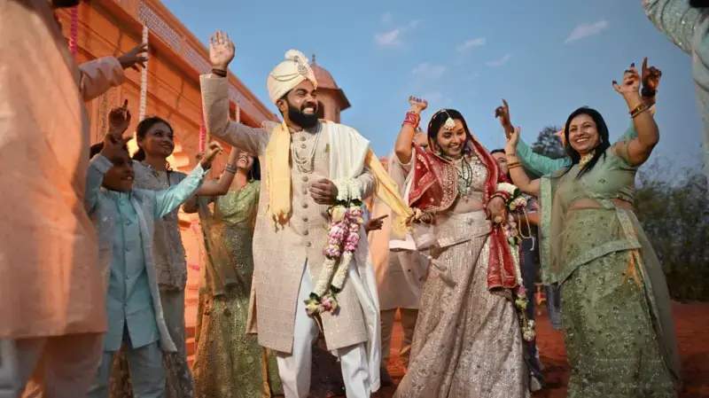 अंबानी से लेकर कर्जदार पिता तक, शादियों पर भारत के लोग इतना खर्च क्यों करते हैं?