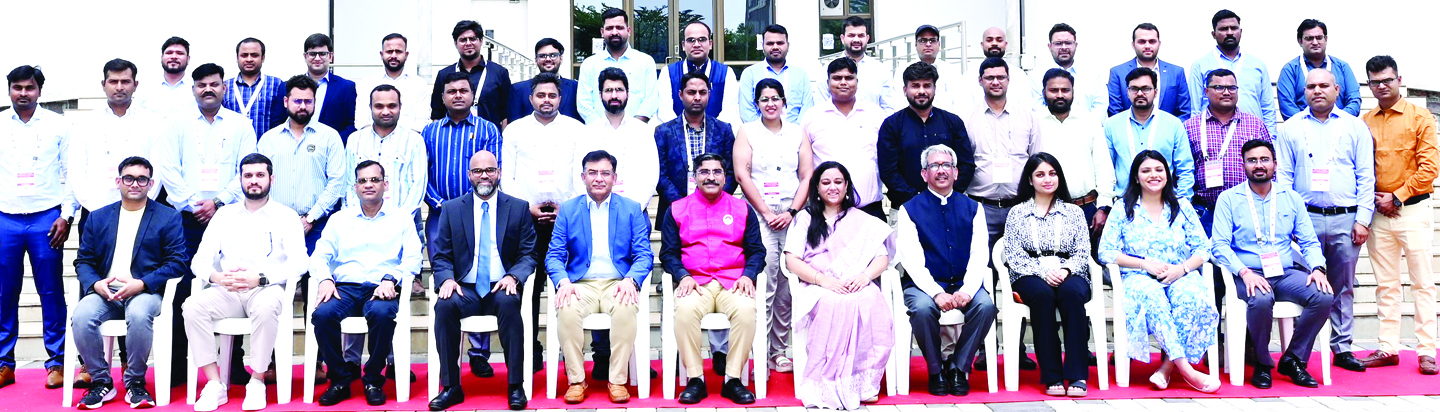 अदानी समूह से 37 आईआईएम रायपुर विद्यार्थियों को सघन व्यापार प्रशिक्षण अदानी समूह से 37 आईआईएम रायपुर विद्यार्थियों को सघन व्यापार प्रशिक्षण