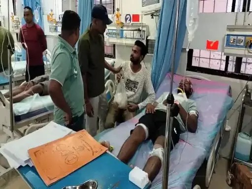 IED ब्लास्ट 2 जवान शहीद और 4 जवान जख्मी, रायपुर लाए गये IED ब्लास्ट 2 जवान शहीद और 4 जवान जख्मी, रायपुर लाए गये