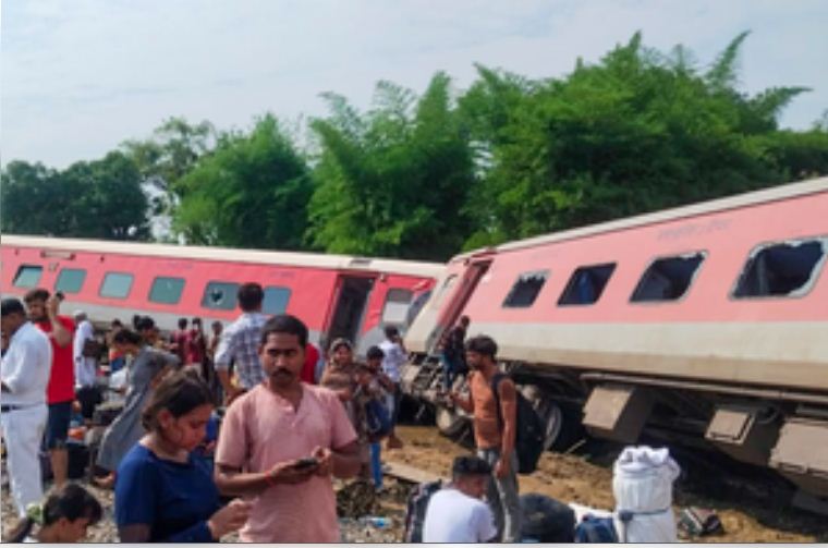 यूपी के गोंडा में डिब्रूगढ़ एक्सप्रेस के कई डिब्बे पटरी से उतरे, दो की मौत, कई घायल 