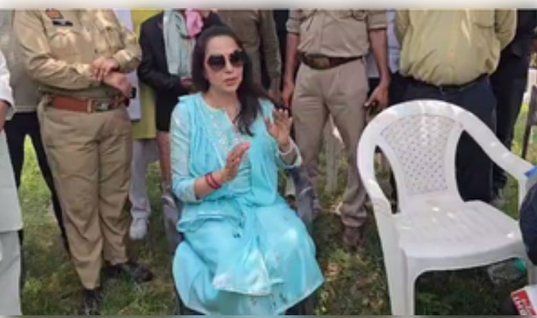 मथुरा: 'एक पेड़ मां के नाम', पेड़ लगाइए व शुद्ध वातावरण पाइए : हेमा मालिनी 
