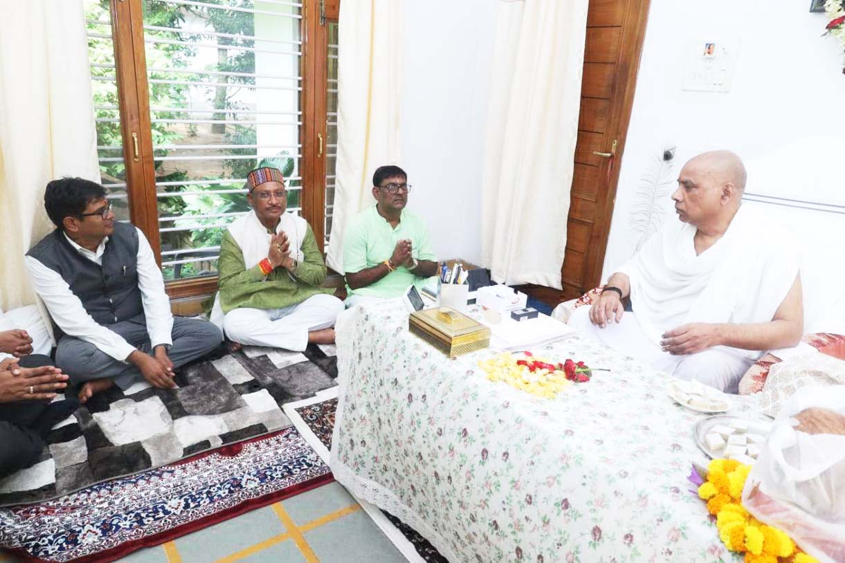 अघोर गुरु पीठ में गुरु दर्शन के लिए पहुंचे सीएम अघोर गुरु पीठ में गुरु दर्शन के लिए पहुंचे सीएम
