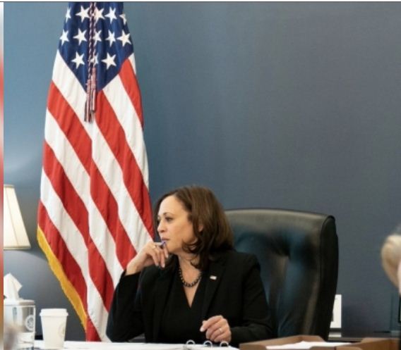 बाइडेन के रेस से हटने के बाद डेमोक्रेटिक पार्टी से नामांकन के लिए कमला हैरिस का अभियान तेज 