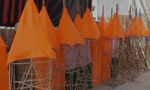 हरिद्वार में कांवड़ बनाने वाले मुस्लिम परिवार पेश कर रहे हिंदू-मुस्लिम एकता की मिसाल हरिद्वार में कांवड़ बनाने वाले मुस्लिम परिवार पेश कर रहे हिंदू-मुस्लिम एकता की मिसाल